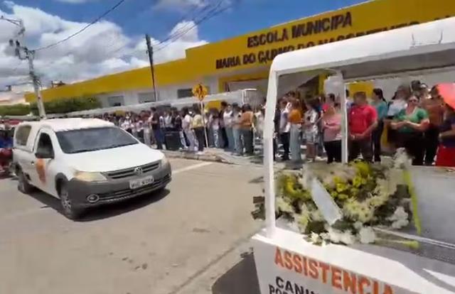 Tragédia em Canindé de São Francisco: Avô e dois netos mortos em acidente são sepultados sob forte comoção