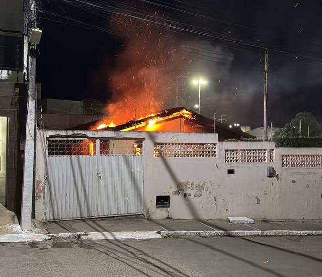 Curto-circuito pode ter causado incêndio em residência de Canindé de São Francisco