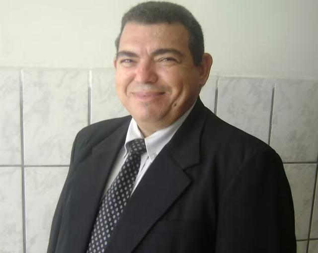 Identificado motorista que morreu após carro cair em canal no Santa Lúcia