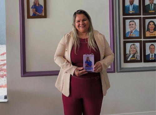 Outubro Rosa: vereadora Katiane de Verso tem projeto aprovado para doação de lenços a mulheres com câncer