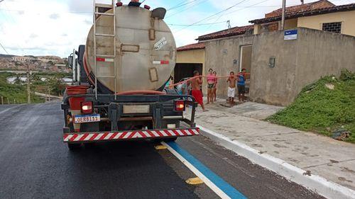 Iguá Sergipe garante água gratuita e intensifica ações em bairros afetados pela manutenção da adutora