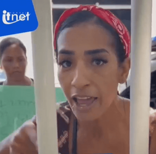 Moradores cobram posto de saúde e moradias em protesto na Assistência Social: "Queremos uma resposta da prefeita"