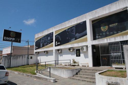 DHPP cumpre mandado de prisão contra mulher investigada por homicídio na Zona Sul de Aracaju