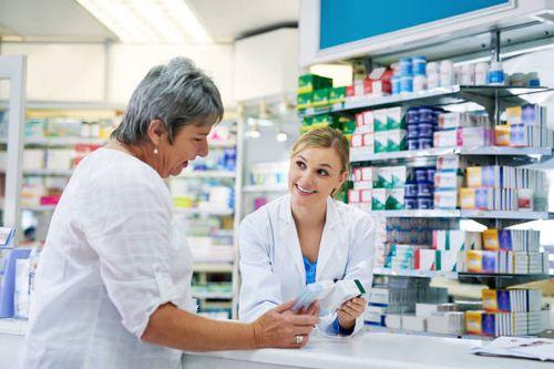 Mais da metade dos brasileiros confia na prescrição de medicamentos por farmacêuticos, aponta Datafolha