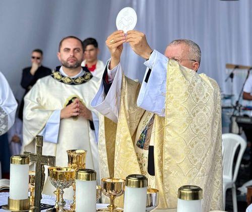 Milhares de fiéis participam da Romaria e Missa em Nossa Senhora Aparecida