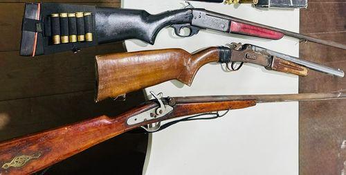 Polícia apreende três armas e simulacro em operação na zona rural de Estância