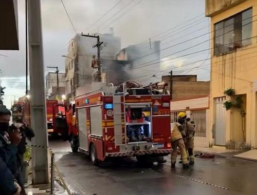 Incêndio destrói oficina de estofados no Siqueira Campos