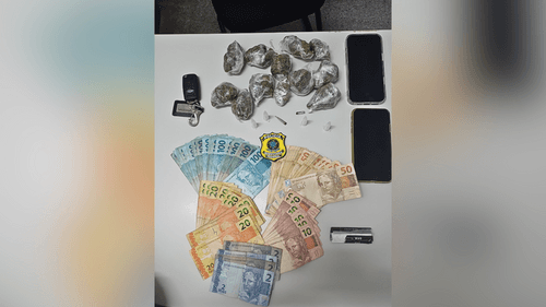 PRF prende homem com drogas e quase R$ 5 mil na BR-235, em Itabaiana