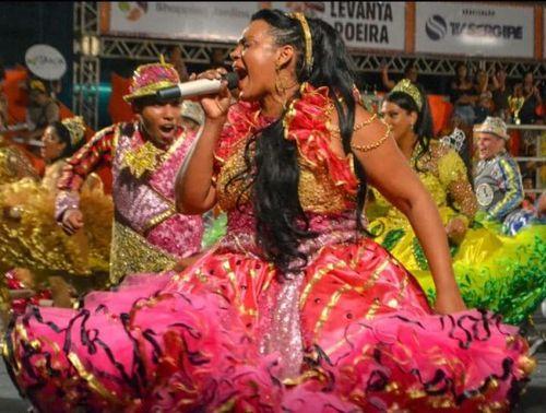 Quadrilha “Balança Mais Não Cai” estreia traje novo com apresentação especial