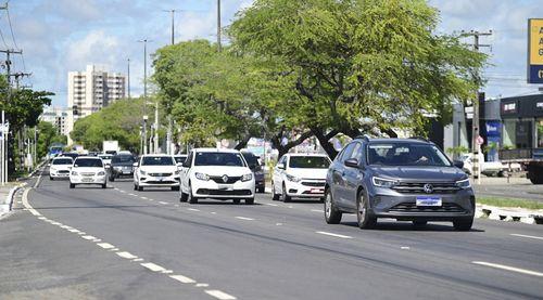 Prazo para licenciamento de veículos com placa final 0 vai até 28 de novembro
