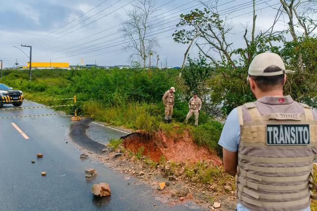 Chuva intensa compromete estrutura da SE-270 e trecho é interditado em Lagarto