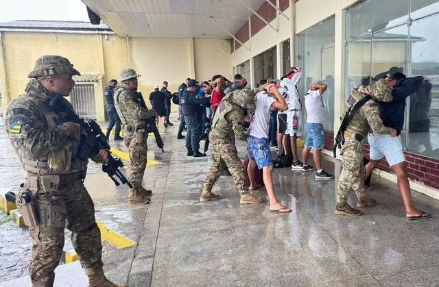 Torcedores do Santa Cruz são interceptados com drogas em operação antes de partida da Série D
