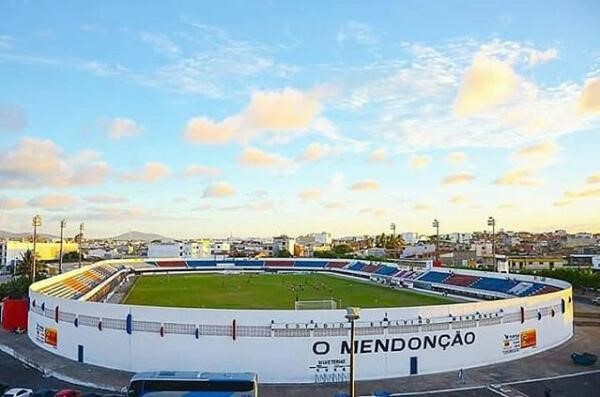 Estadio_Etelvino_Mendonça.jpg